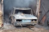 В Николаеве гараж сгорел вместе с автомобилем