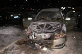 Ночью в Николаеве злоумышленники облили горючей смесью два автомобиля, но сгорел один