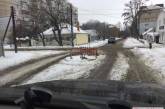 Яма на перекрестке в Николаеве "отмечает" 8 месяцев существования