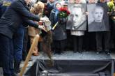 В Киеве перезахоронили останки Александра Олеся