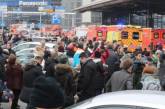 В аэропорту Гамбурга произошла утечка неизвестного вещества, пострадали более 50 человек