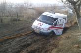 На Николаевщине спасатели помогли вытащить «скорую», которая застряла на дороге