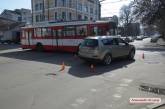 В центре Николаева столкнулись троллейбус и «Мицубиши Аутлендер»