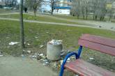 Жительницу Николаева возмутила мусорная свалка на детских площадках 