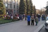В Первомайске созвали внеочередную сессию из-за пикета работников рынка: требуют отставки мэра Дромашко