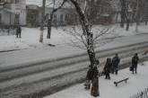 Аж две машины чистят снег на николаевских улицах. И то не на всех.
