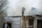 На Николаевщине спасатели ликвидировали пожар хозздания и уберегли от огня жилой дом