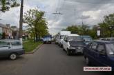 В Николаеве возле автовокзала возникла огромная пробка из-за мелкой аварии