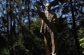 В Киеве обнаружили целый памятник Ленину