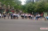 В Николаеве главную улицу заполонили выпускники