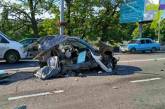 В Одессе BMW разорвало на две части от удара в столб