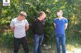 На Николаевщине трое мужчин побили битами автомобиль на трассе
