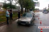 В Николаеве автомобиль провалился в яму: водителя пытались сделать виноватым