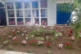 В Заводском районе Николаева отремонтировали тротуар и сделали цветник