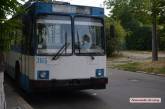 В Николаеве неизвестные разбили окно в троллейбусе, чтобы не платить за проезд