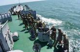 Николаевские десантники совместно с военными моряками отработали учебно-боевые задачи во время перехода морем