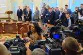 Активистка Femen показала грудь на встрече Порошенко и Лукашенко. Видео