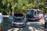 В центре Николаева автобус, ехавший в Южноукраинск, протаранил «Фольксваген» 