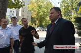 Предприниматель  со своими работниками вышел под здание прокуратуры Николаевской области 