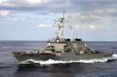 После столкновения ракетного эсминца США с торговым судном пропали 10 моряков