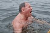 В день Крещения на Набережной Ингула состоялись крещенские купания. В воду ныряли мэр и председатель облсовета( Добавлено видео)