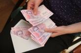 Средняя зарплата снизилась: стали ли украинцы беднее и кому повезло больше всех