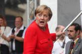 Меркель закидали помидорами во время выступления перед избирателями