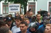 После митинга у Одесского горсовета люди пошли под прокуратуру, там тоже произошла драка