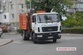 В центре Николаева столкнулись мусоровоз и «Опель» - один водитель сбежал 