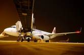 В Китае стюардесса выпала из самолета