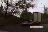 Брошенный посреди дороги грузовик стал причиной пробки на Аляудском спуске