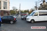 В центре Николаева пригородная маршрутка врезалась в «Хонду»