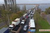 Движение по Варваровскому мосту в Николаеве заблокировано: видео с высоты
