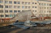 Ветер в Николаеве срывал крыши, ломал деревья и гнул рекламные щиты (ФОТО)
