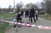 На главной аллее николаевского парка из боевого пистолета застрелился человек. ВИДЕО