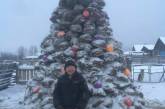 В Якутии слепили двухметровую ёлку из навоза