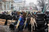 В Киеве под Радой митингуют около 1000 человек