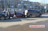 В Николаеве столкнулись 3 автомобиля: образовался большой затор