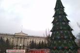 В Николаеве начали заливать каток на главной площади города. ВИДЕО