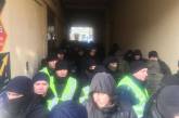 Под Печерским судом произошли потасовки между сторонниками Саакашвили и полицейскими. ВИДЕО