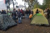 В палатках под ВР около 200 человек