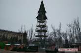 С главной площади Николаева убирают новогоднюю ёлку