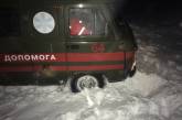 За сутки на Николаевщине спасатели вытащили из снежных заносов три авто и "скорую"