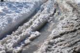 «Никаких следов уборки снега и борьбы с гололедом», - николаевцы жалуются на коммунальщиков