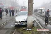 В Николаеве «БМВ» на евробляхах столкнулся с «Шевроле» и врезался в столб между трамвайными путями