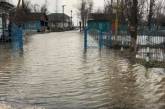 Из-за непогоды на Черноморской косе базы отдыха оказались под водой