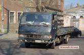 В центре Николаева столкнулись грузовик «Тата» и легковушка «Чери»