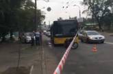 Появилось видео, как байкер открыл огонь по водителю троллейбуса в Киеве