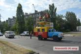 В Николаеве оборвавшиеся провода контактной сети троллейбусов упали на автомобиль