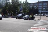 В центре Николаева из-за незначительного ДТП поссорились водители BMW и Ford — образовалась пробка 